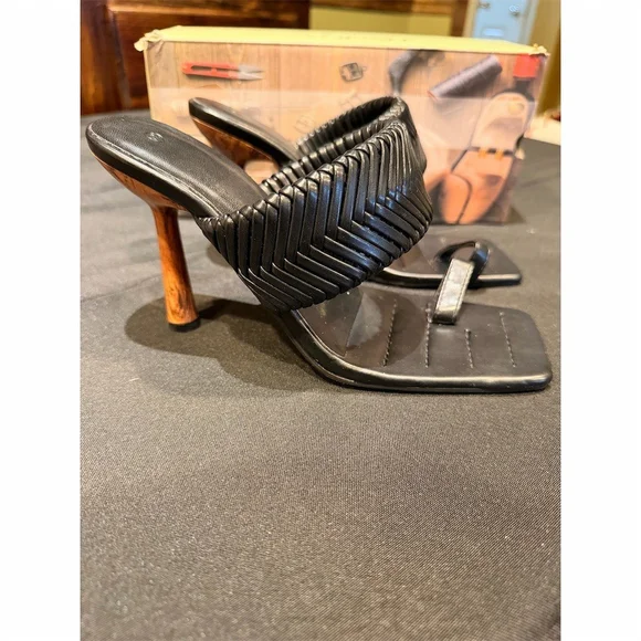 Vetaste Womens Slide Sandals Black Woven Square Toe Stiletto Heels 7.5 Box - Picture 2 of 6
